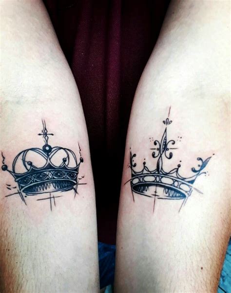 amor coronas significado tatuajes para parejas|Interpretación y significado de tatuarse una corona:。